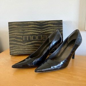 EUC Eel Skin Beautiful Black Pumps by Moda